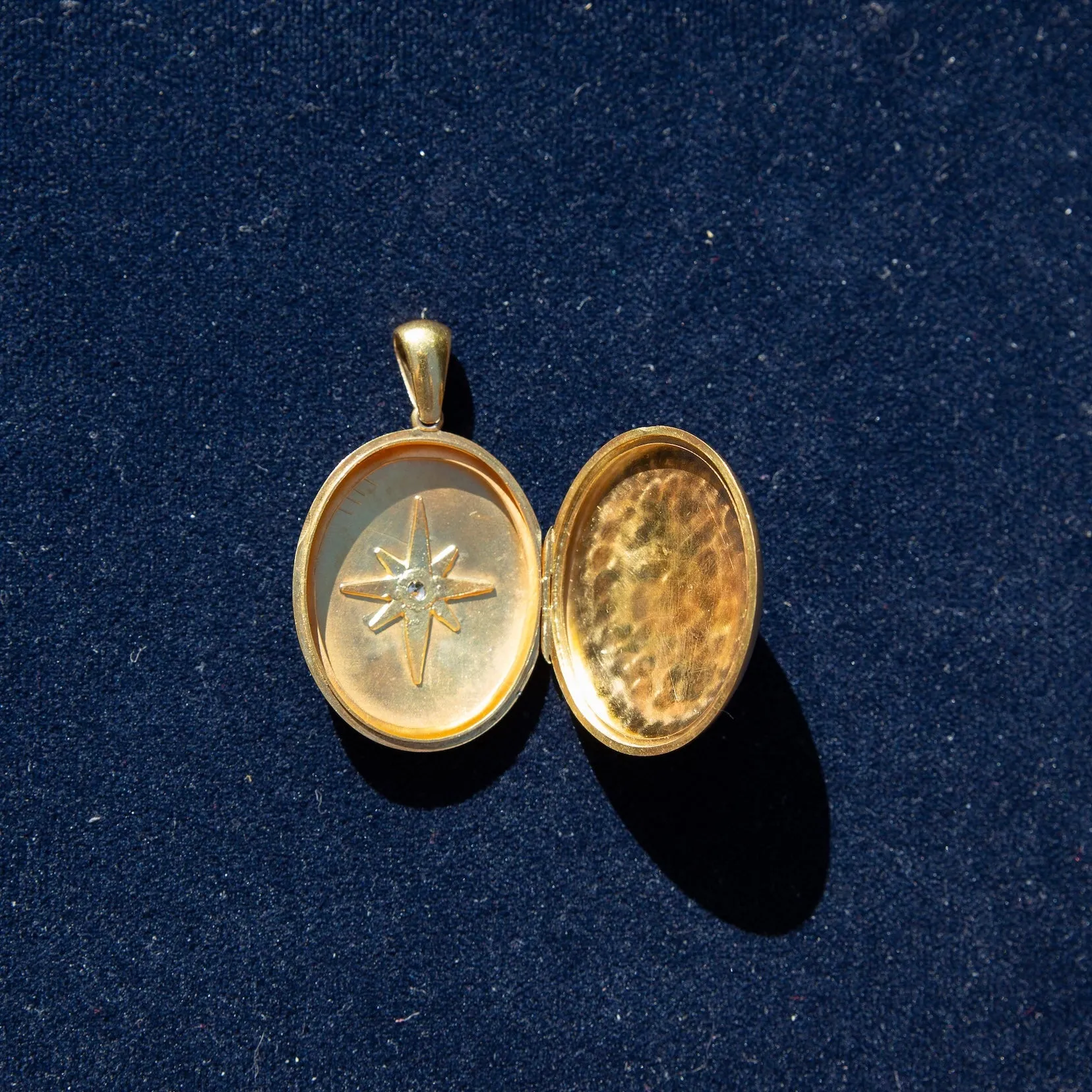 18k Yellow Gold Starburst Locket with Diamond