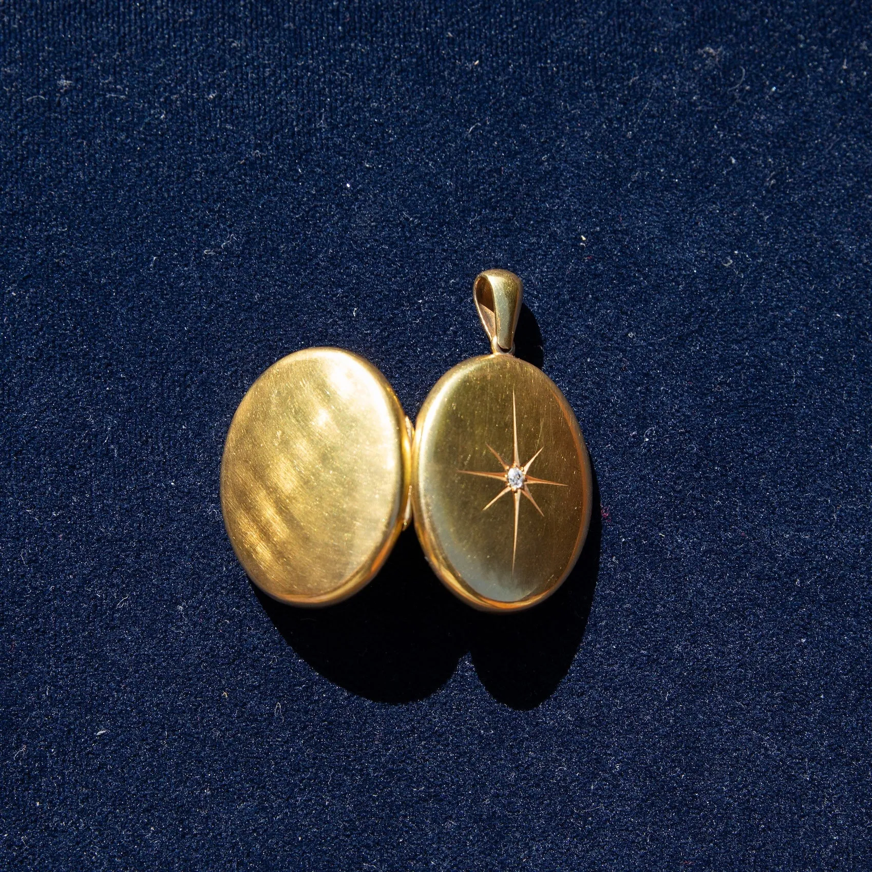 18k Yellow Gold Starburst Locket with Diamond