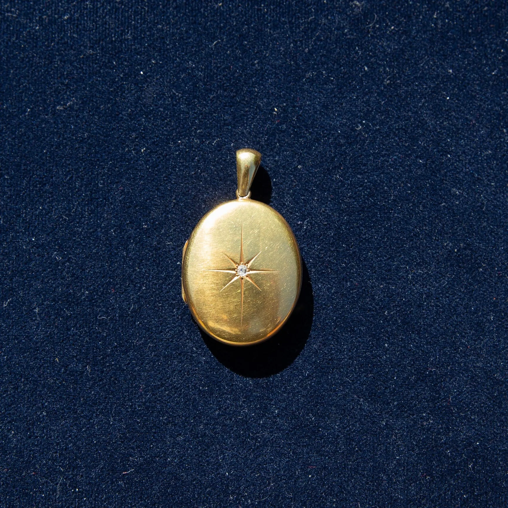 18k Yellow Gold Starburst Locket with Diamond