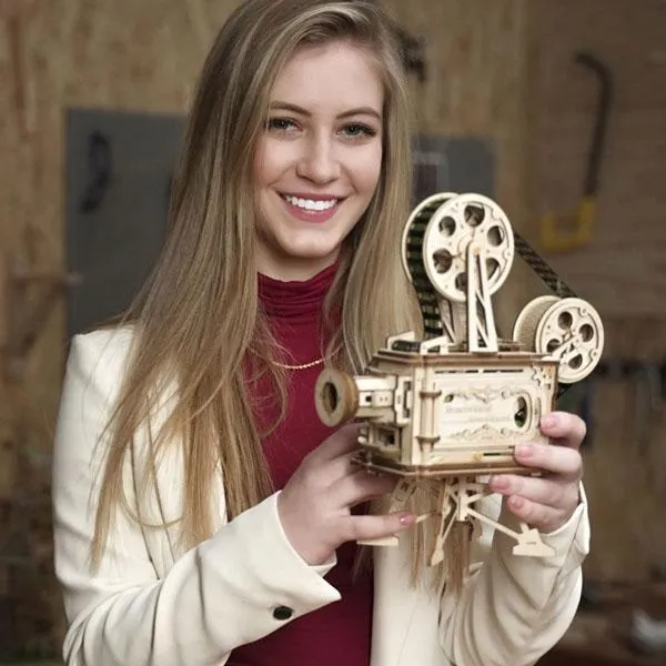3D Puzzle - Hand Crank Projector