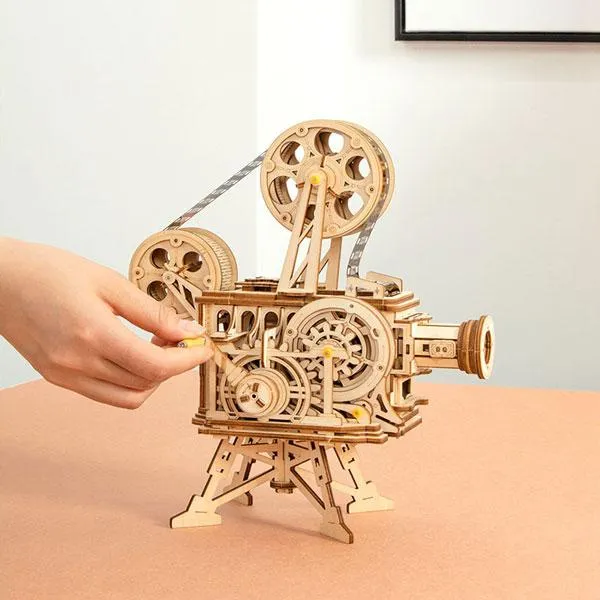 3D Puzzle - Hand Crank Projector