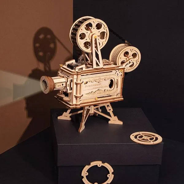 3D Puzzle - Hand Crank Projector