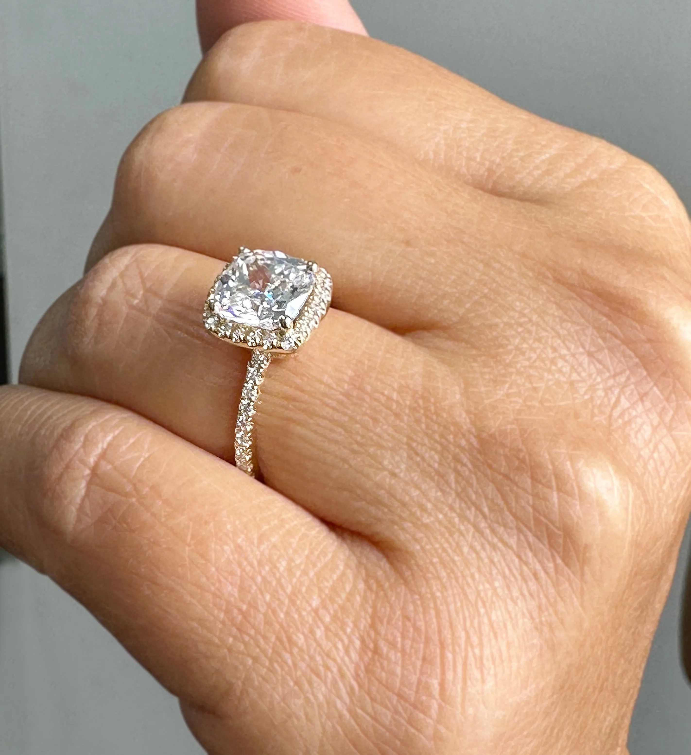 Cushion Cut And Round Cut Diamond Engagement Ring IGI Certified 14k Solid Yellow Gold Wedding ring Halo Style Bridal Ring 2.50ct F-VS2