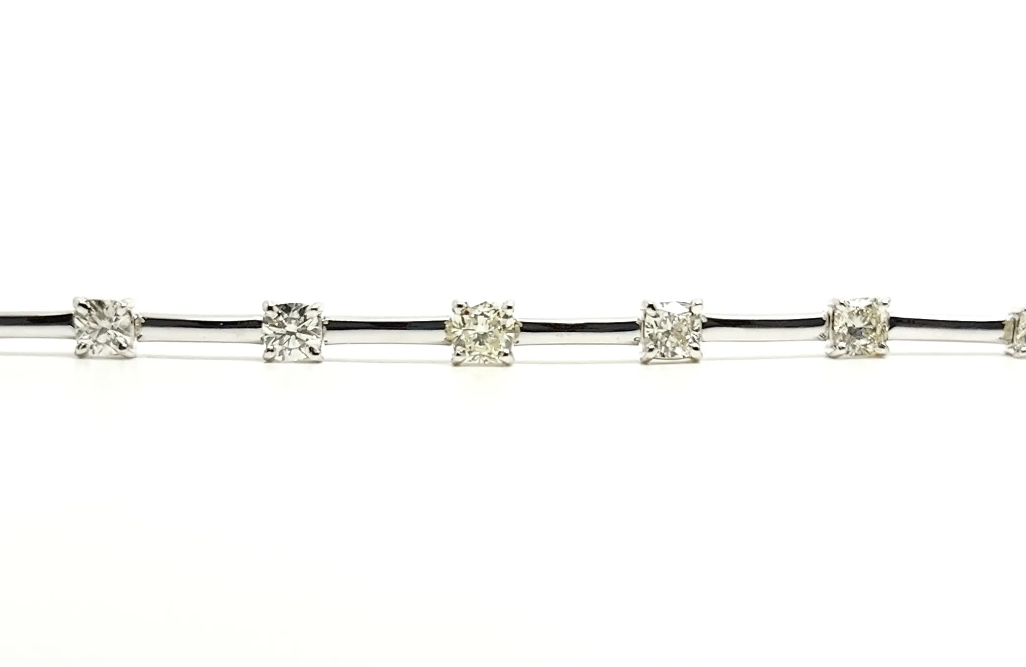 CUSHION DIAMOND STATION BRACELET IN WHITE GOLD AD NO. 2371