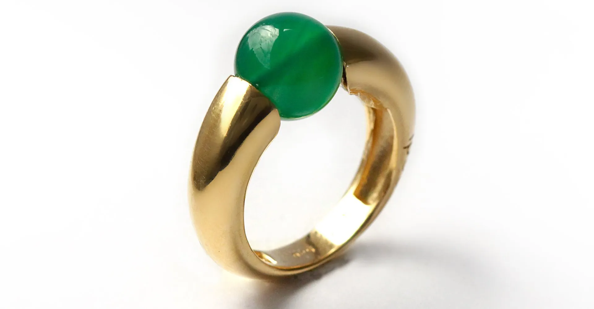 Donut- unique solitaire green ring
