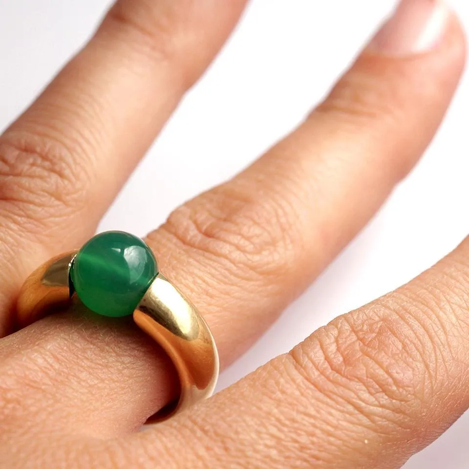 Donut- unique solitaire green ring