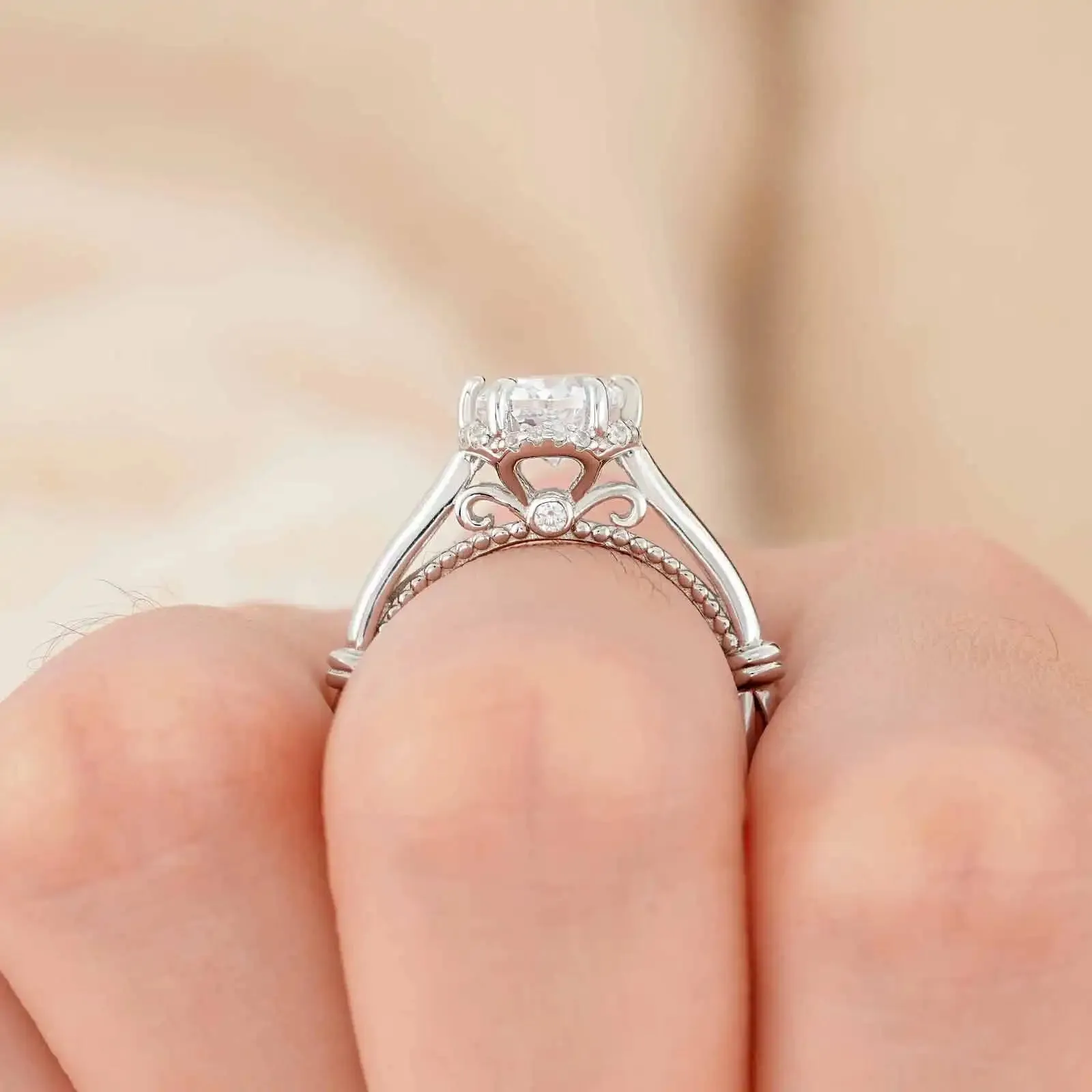 Glamorous 2.0ct Oval Cut Diamond Engagement Ring