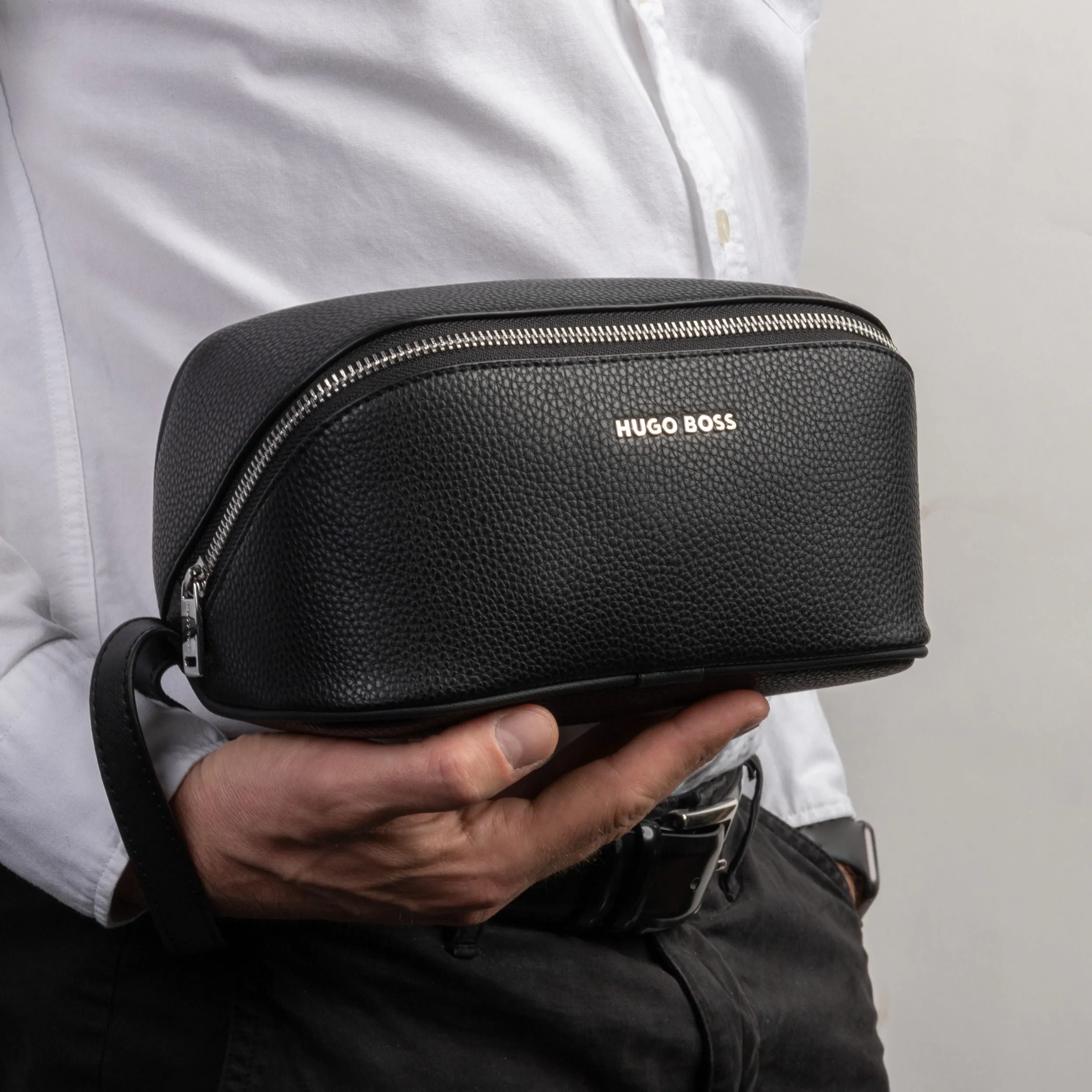 HUGO BOSS HTC229A -Dressing case Storyline Black