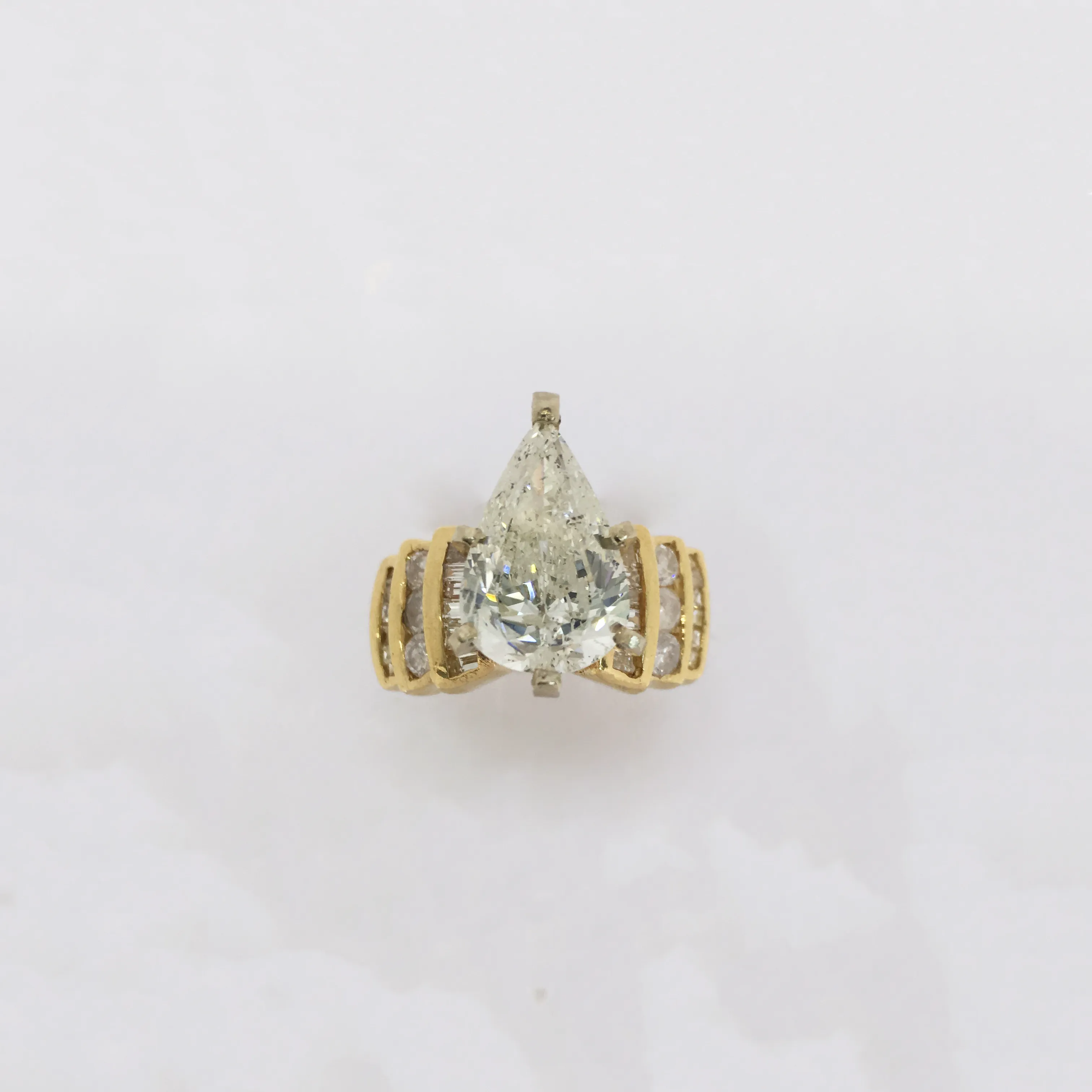 Majestic Diamond Teardrop Ring (14K)