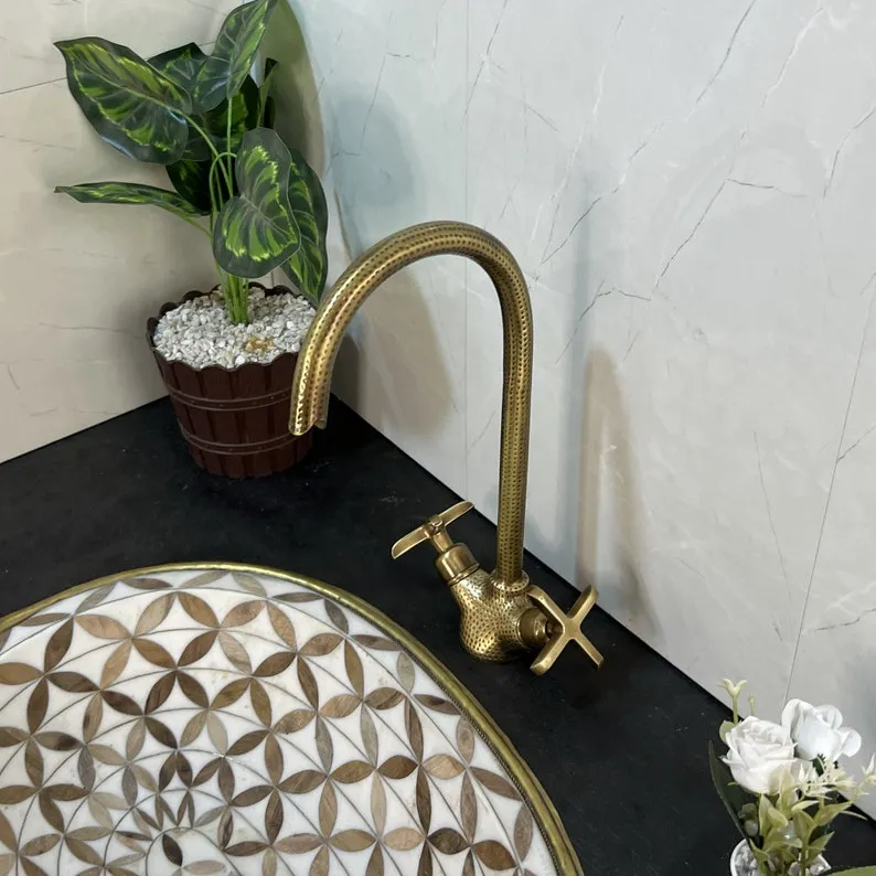 Single Hole Bathroom Faucet for Vanity Faucet, Hammered Brass Kitchen Faucet - Solid Brass Sink Faucet, Bar Faucet.
