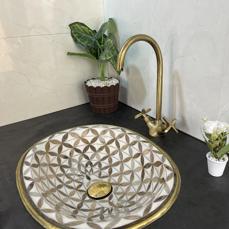 Single Hole Bathroom Faucet for Vanity Faucet, Hammered Brass Kitchen Faucet - Solid Brass Sink Faucet, Bar Faucet.