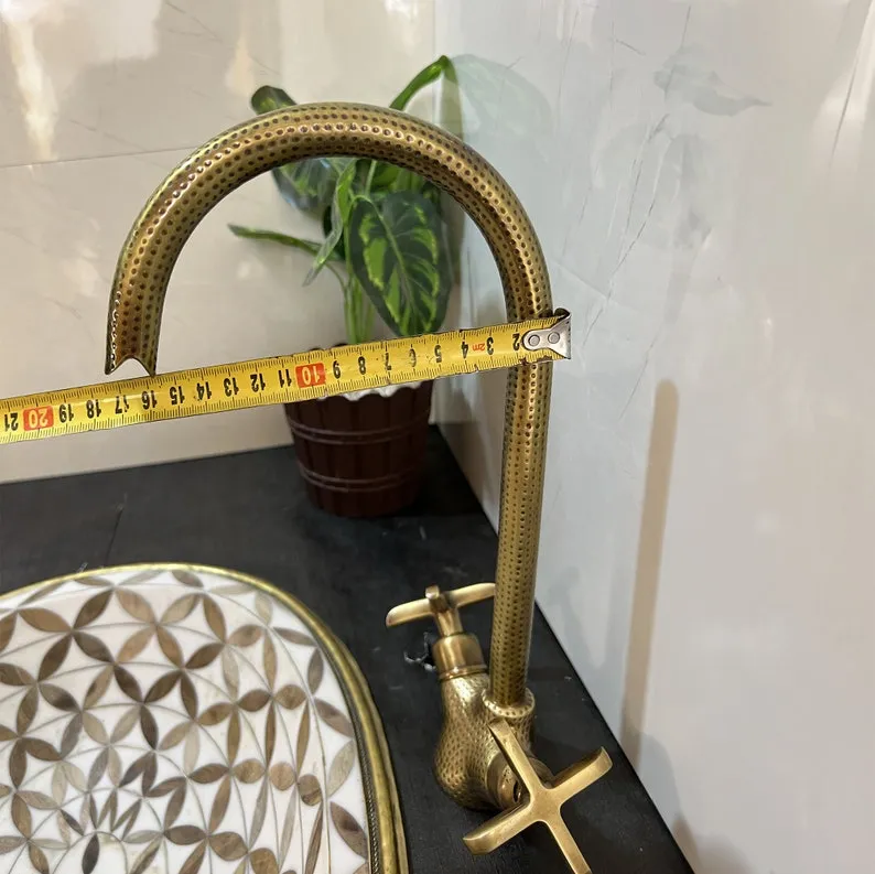 Single Hole Bathroom Faucet for Vanity Faucet, Hammered Brass Kitchen Faucet - Solid Brass Sink Faucet, Bar Faucet.