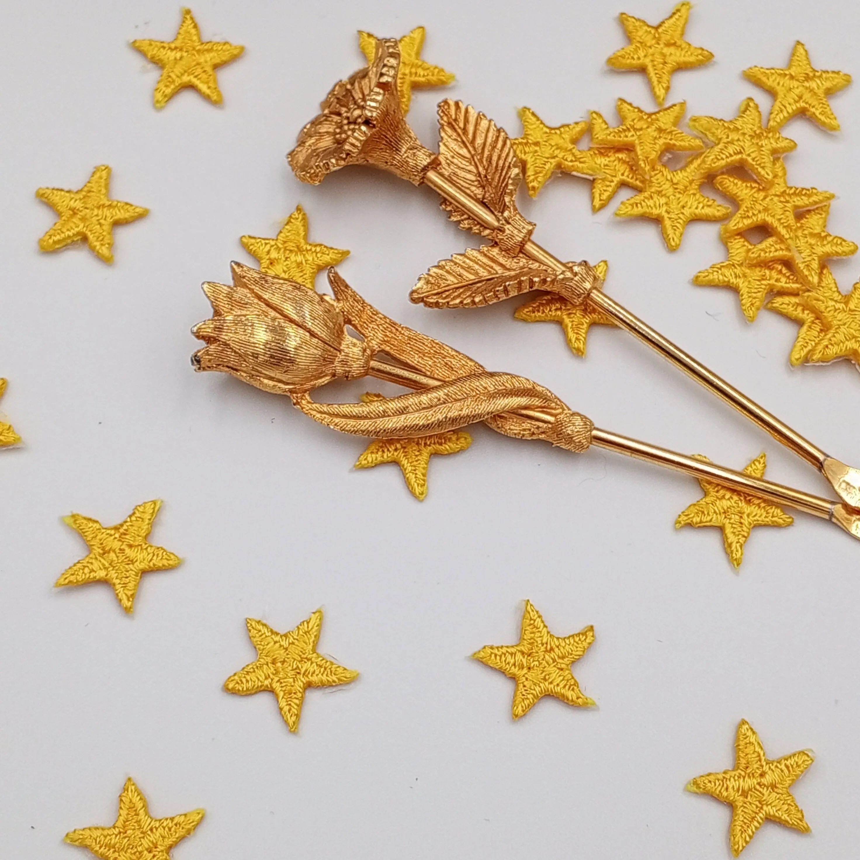 Small Yellow Star appliques VINTAGE Iron on Patches for Scrapbooking, Clothing and DIY Projects #618