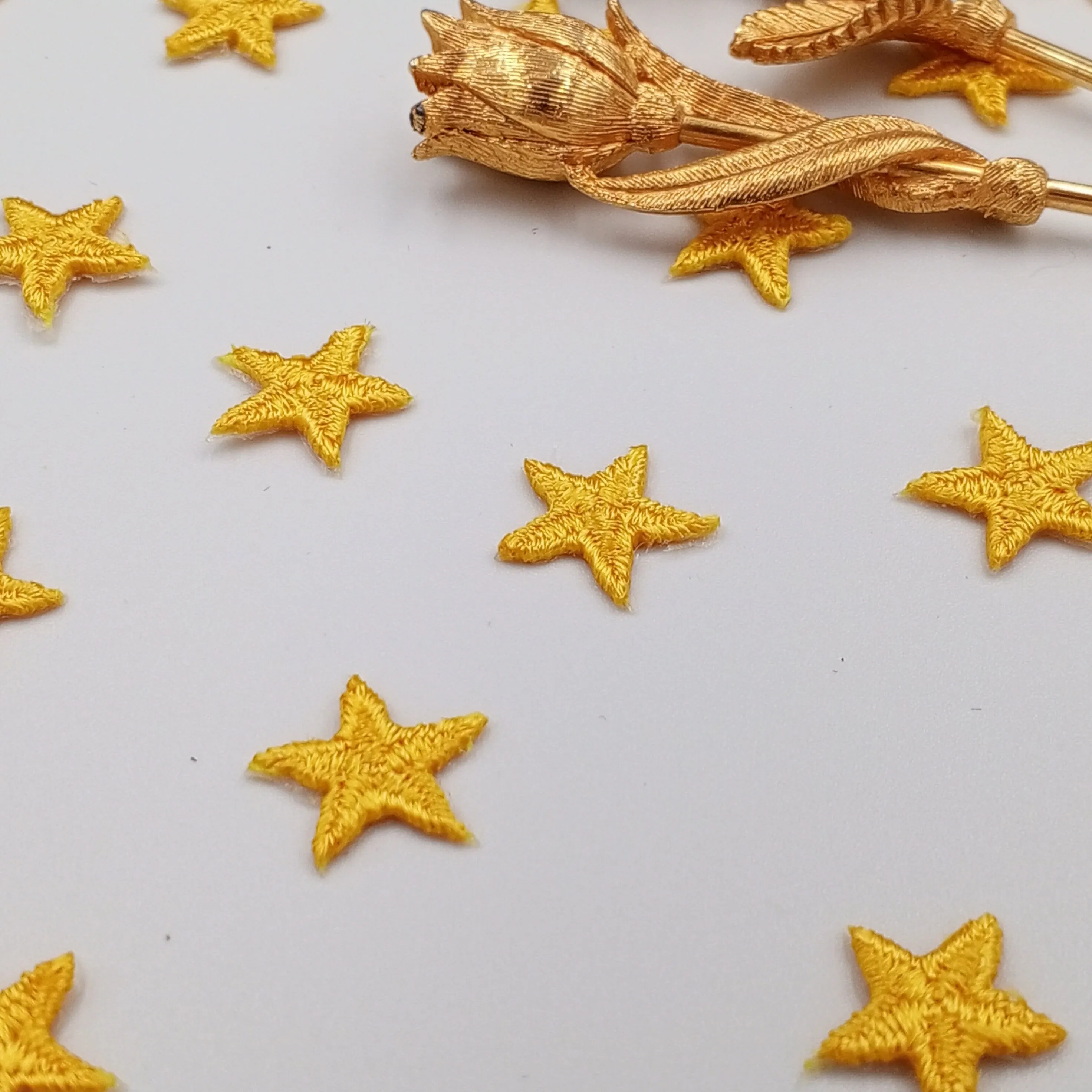 Small Yellow Star appliques VINTAGE Iron on Patches for Scrapbooking, Clothing and DIY Projects #618