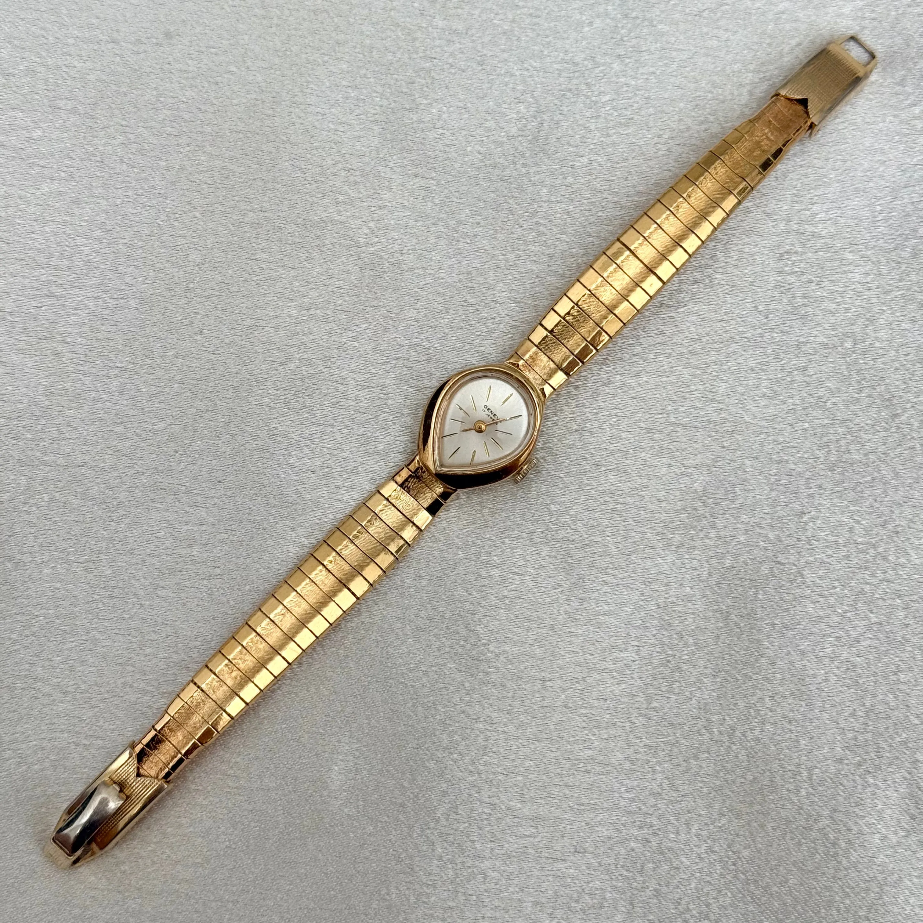 VINTAGE GENEVA WATCH