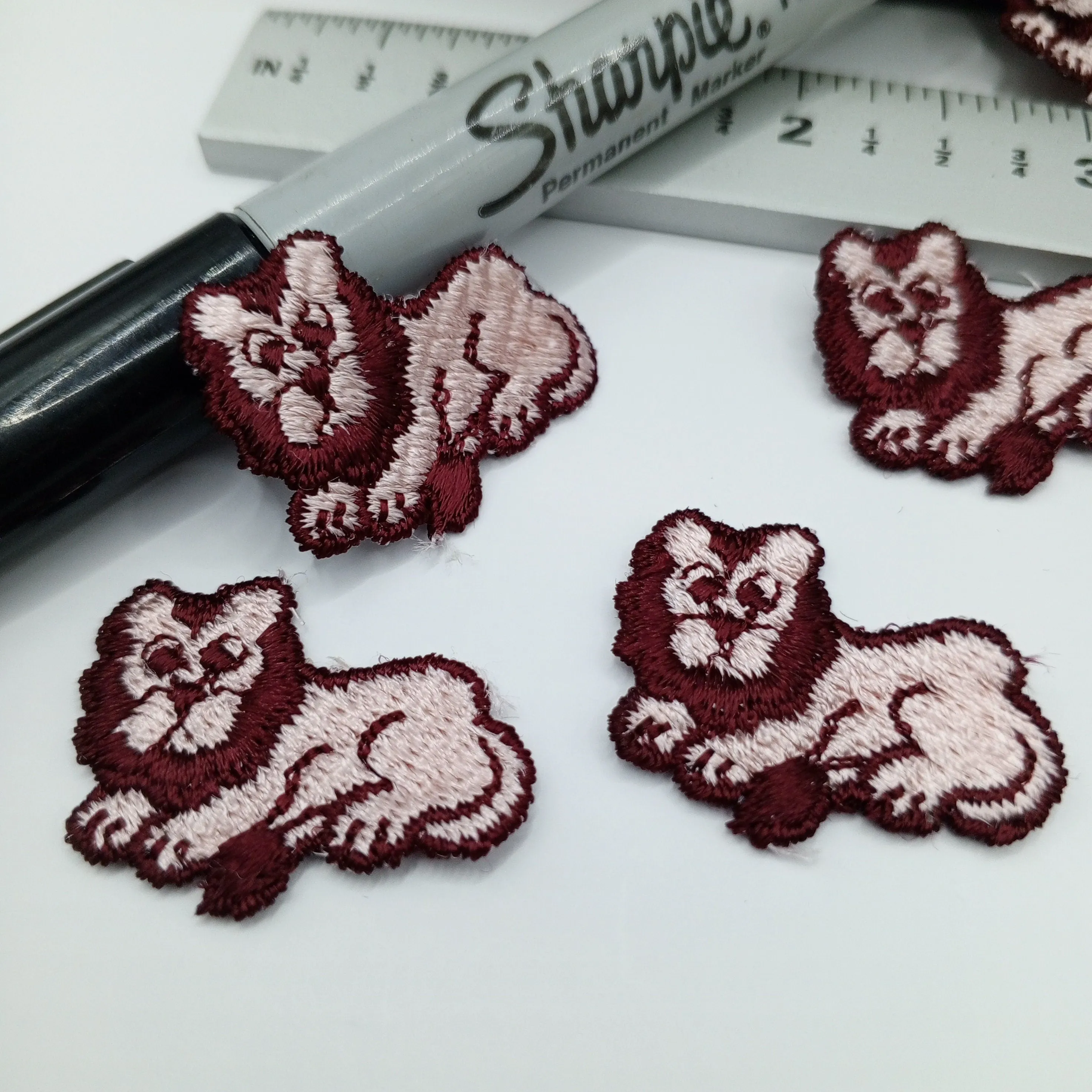 Wildlife appliques Merlot Pink Lion Patches #402