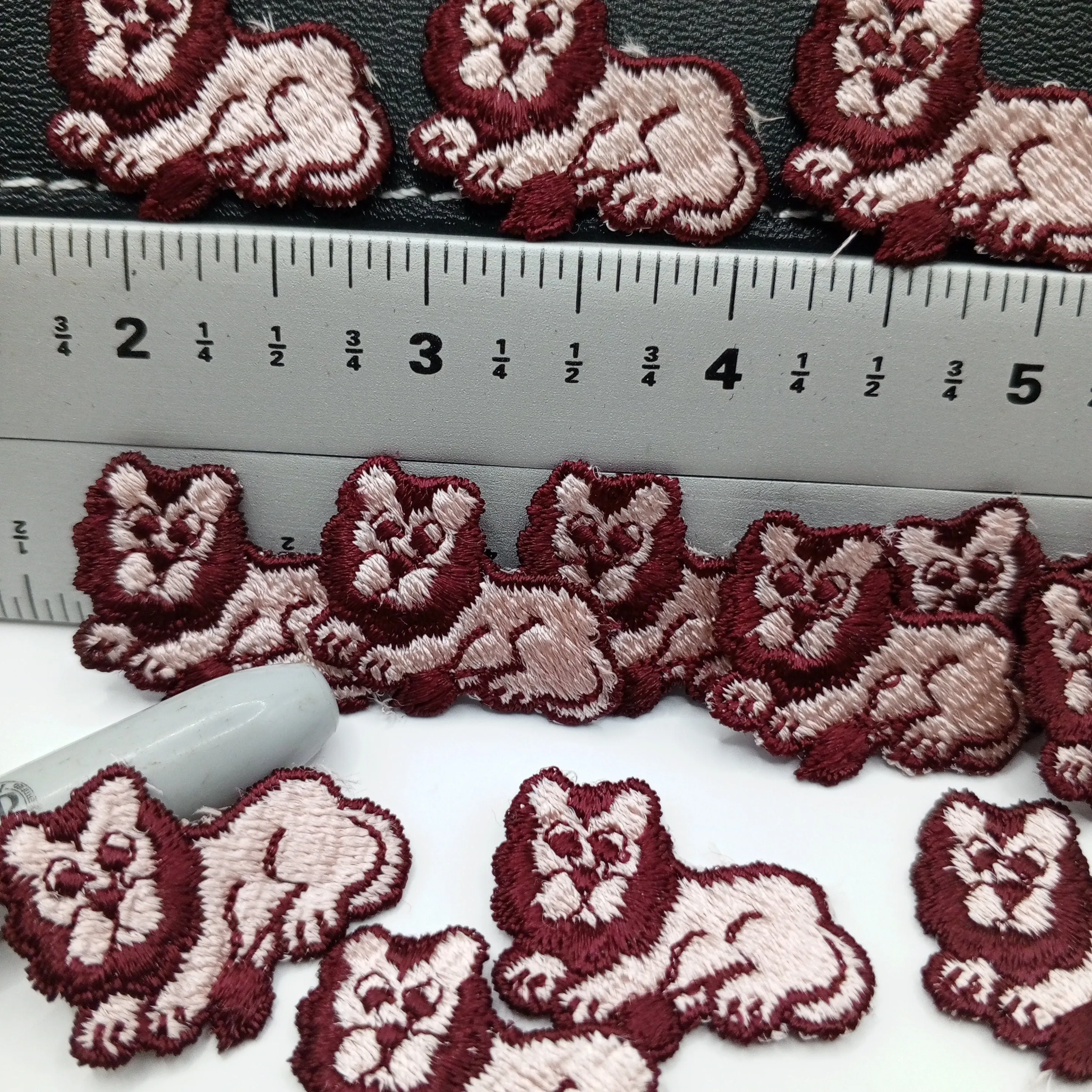 Wildlife appliques Merlot Pink Lion Patches #402
