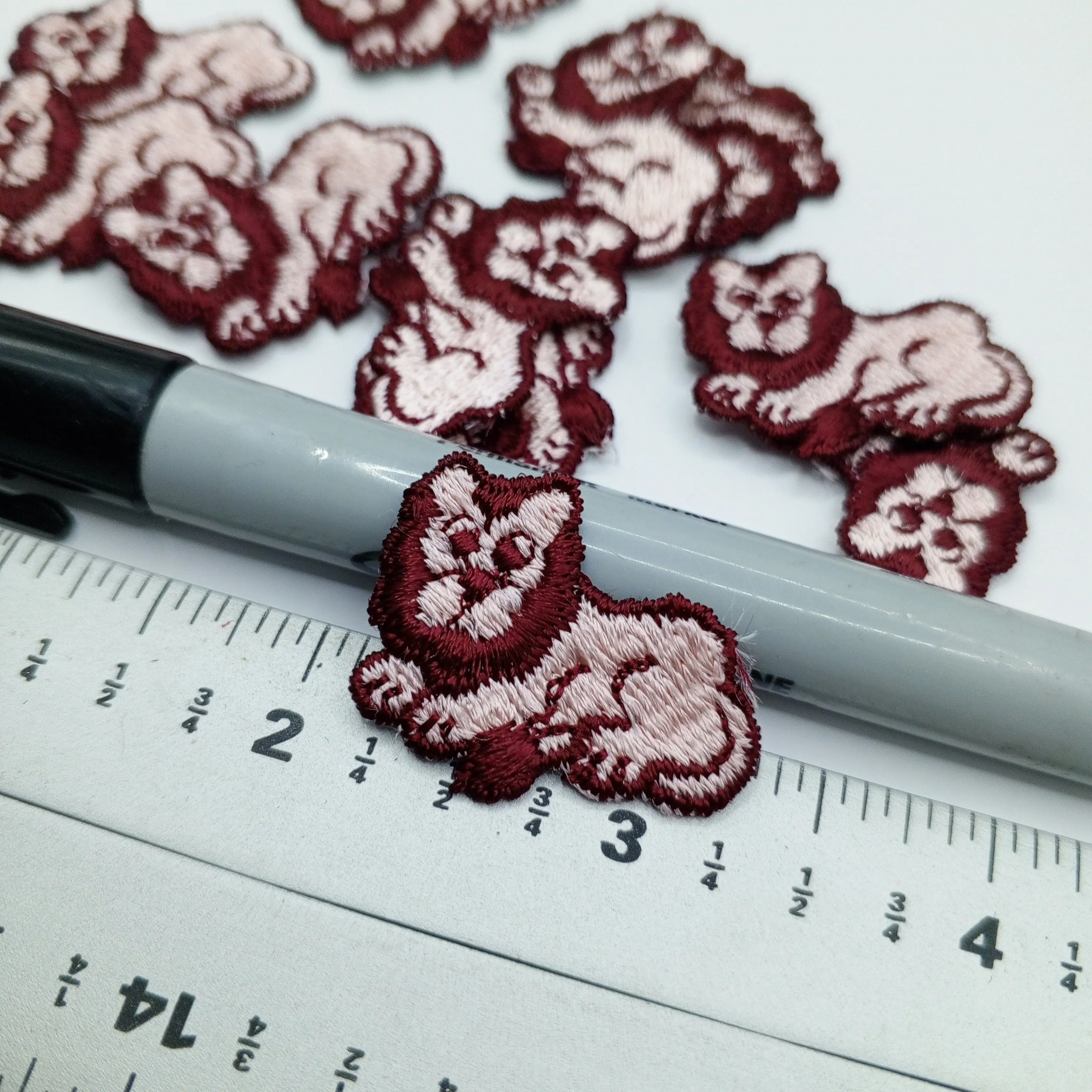 Wildlife appliques Merlot Pink Lion Patches #402