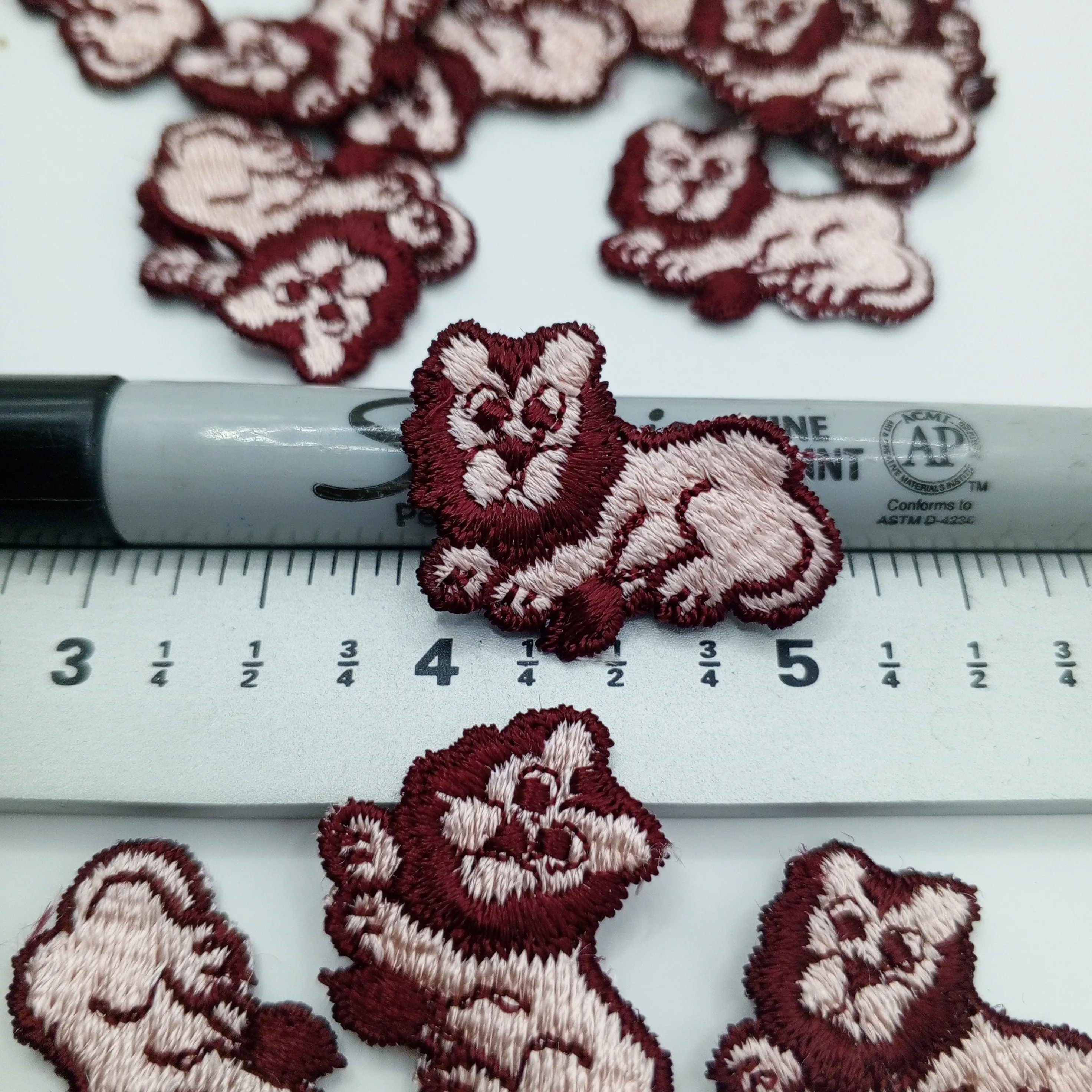 Wildlife appliques Merlot Pink Lion Patches #402